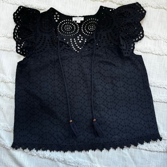 Jennifer & Grace Black Eyelet Flutter Top Size M - Picture 1 of 6